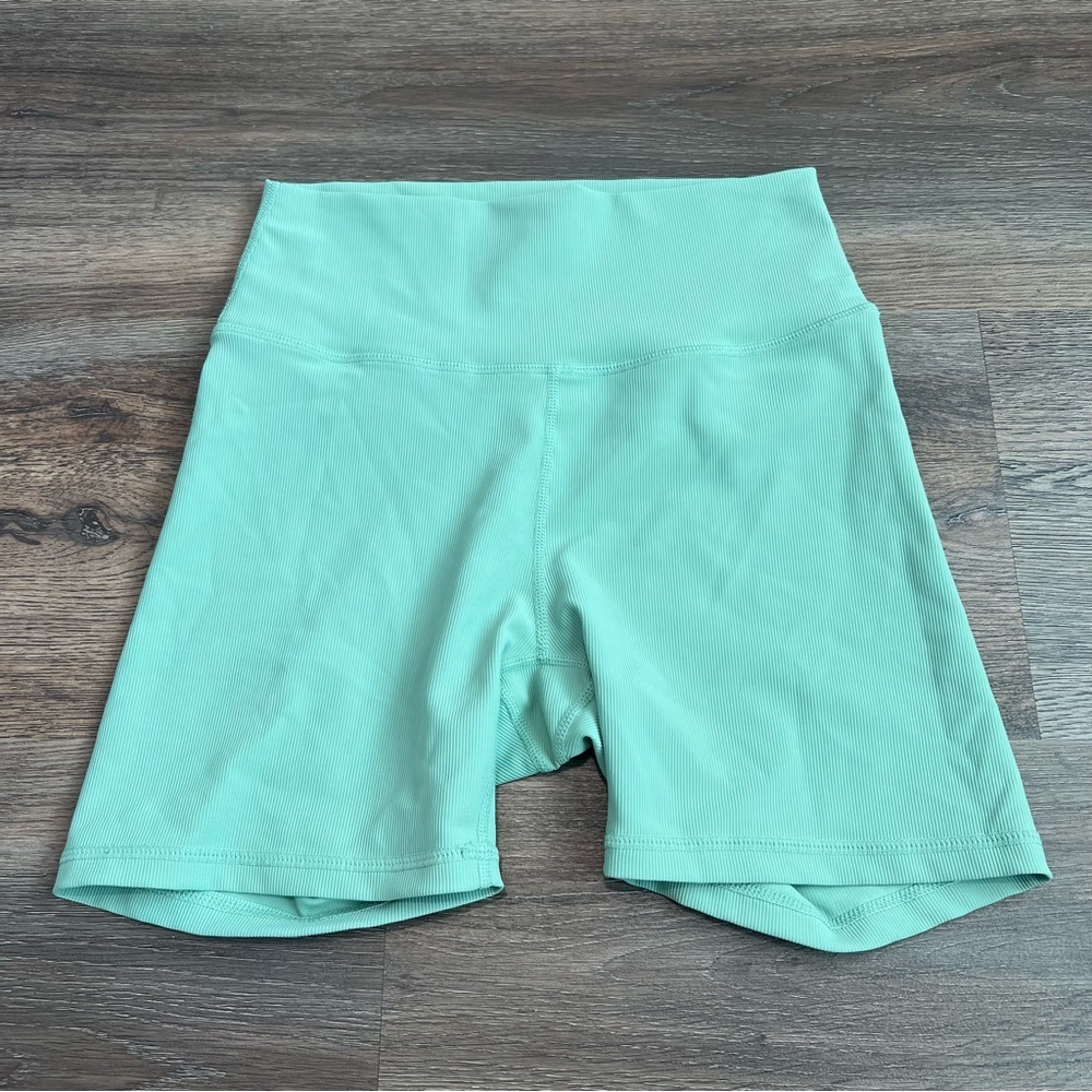 Wilo The Label Ribbed Green Biker Shorts Size Medium High Waisted